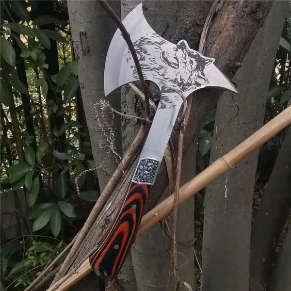 NordicForge™ Viking Sjekira – Masivna Outdoor Sjekira s Graviranom Oštricom