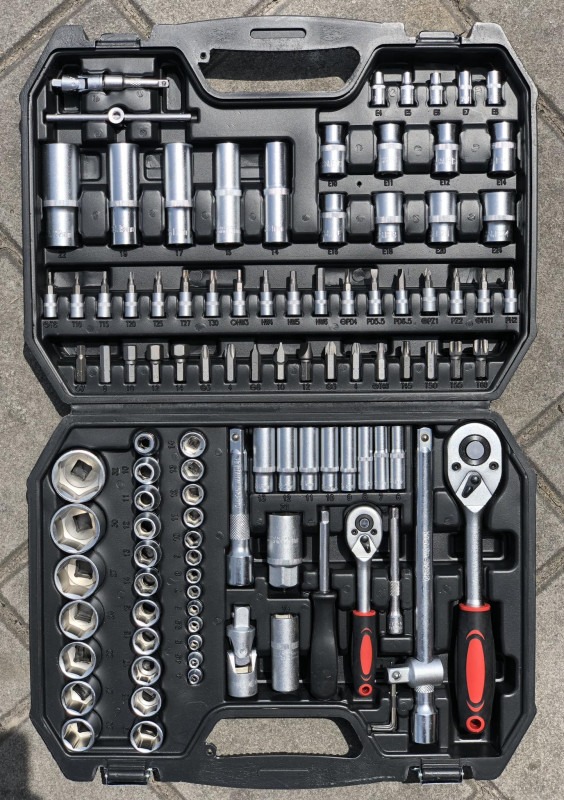 img-1688114943-cc51633791b2.jpg TitanPro™ MasterDrive 108 – Profesionalni Set Gedora i Bitova u Koferu